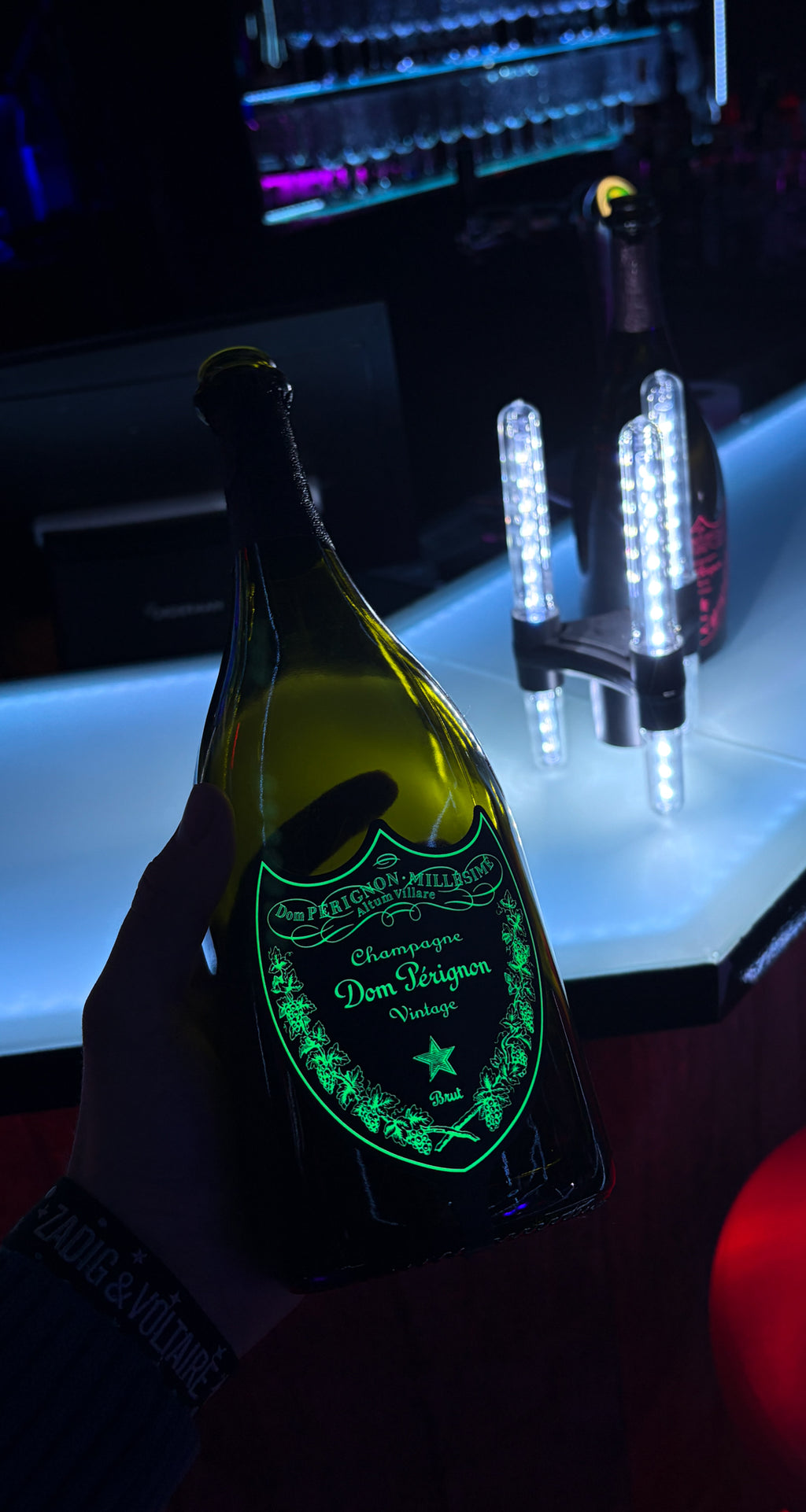 Triple Bottle Sparkler bei VIP Bottle Service im Nachtclub – maximale Show-Wirkung